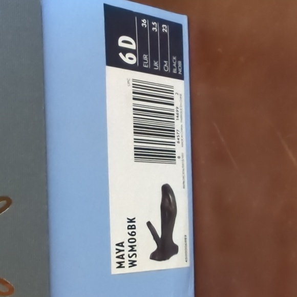 Aravon Maya Mary jane 6 Wide - Picture 5 of 5